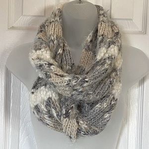 NWT Belk White and Grey Infinity Scarf Super Soft